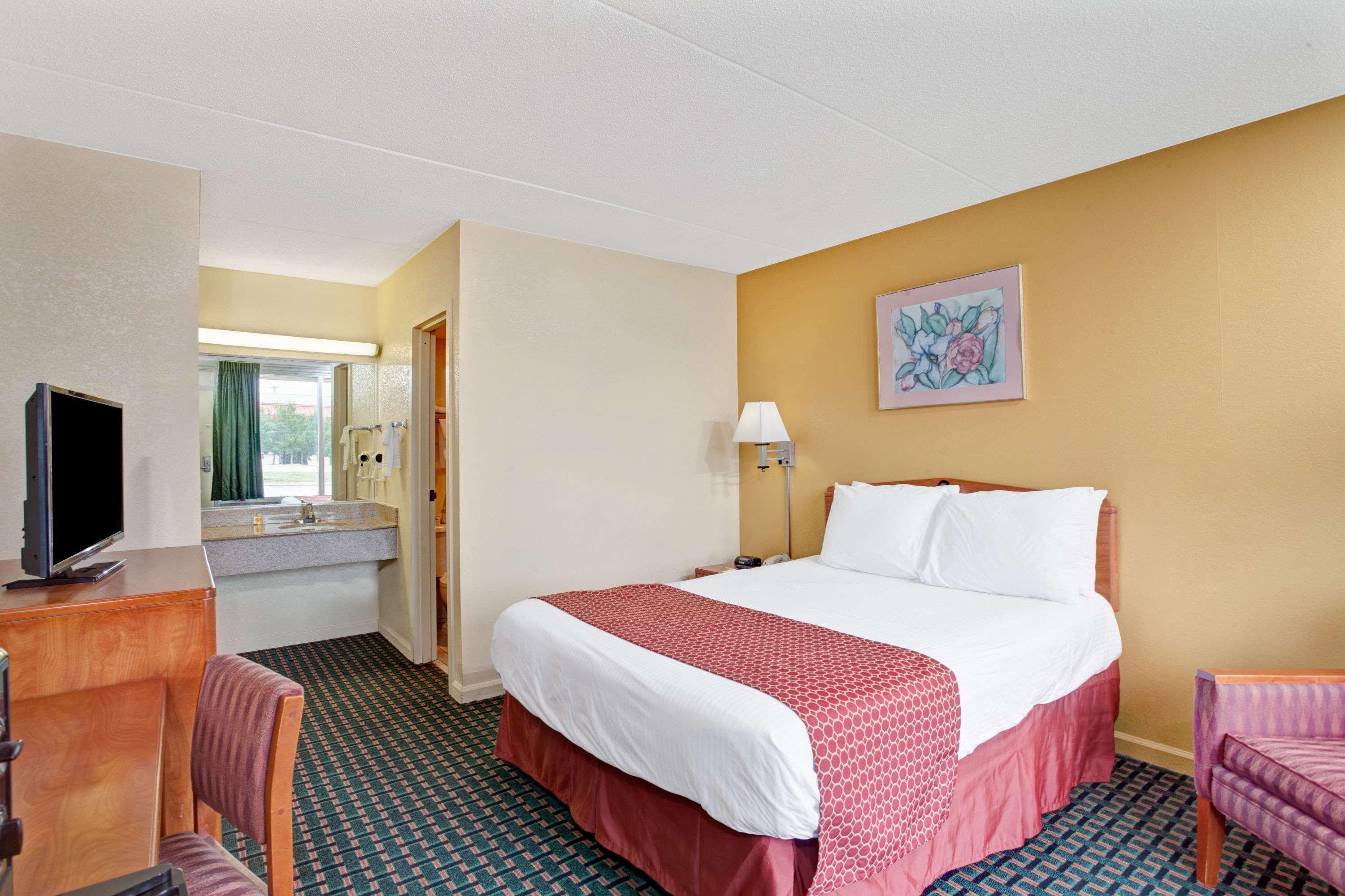 Days Inn By Wyndham Clarksville Tn Eksteriør billede