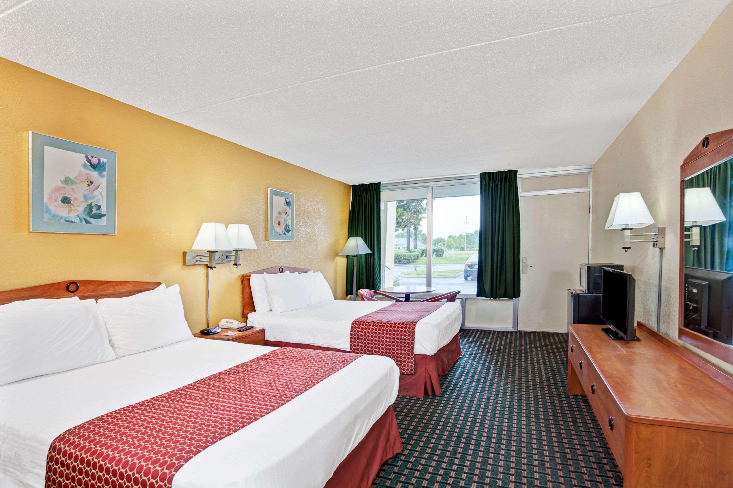 Days Inn By Wyndham Clarksville Tn Eksteriør billede