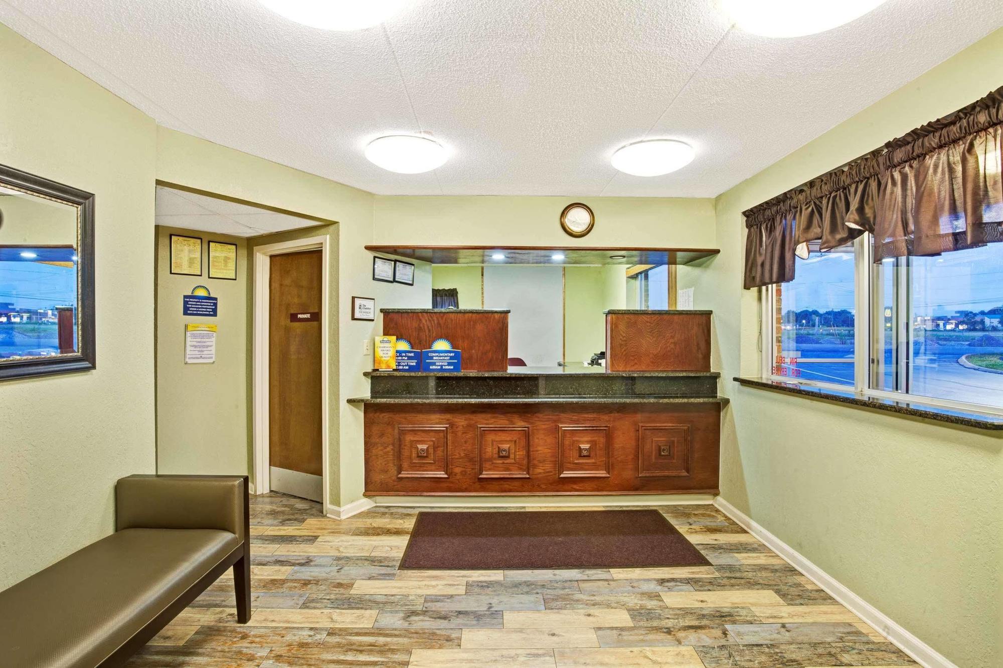 Days Inn By Wyndham Clarksville Tn Eksteriør billede